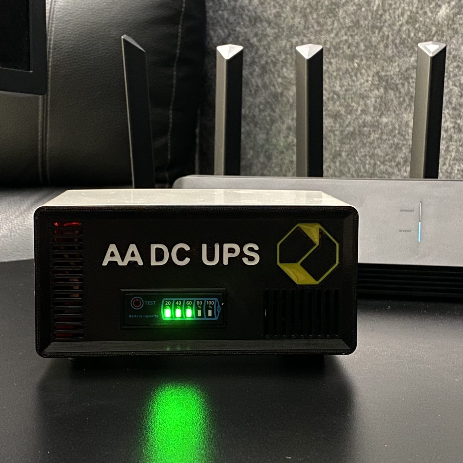 AA DC UPS